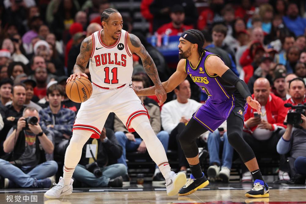 篮球场上的 篮球场上的